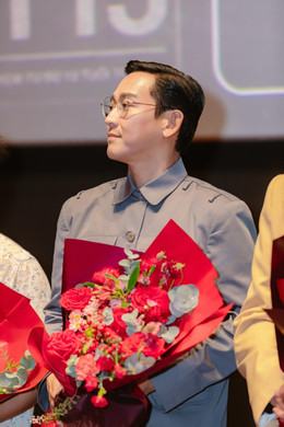 hua vi van.jpg