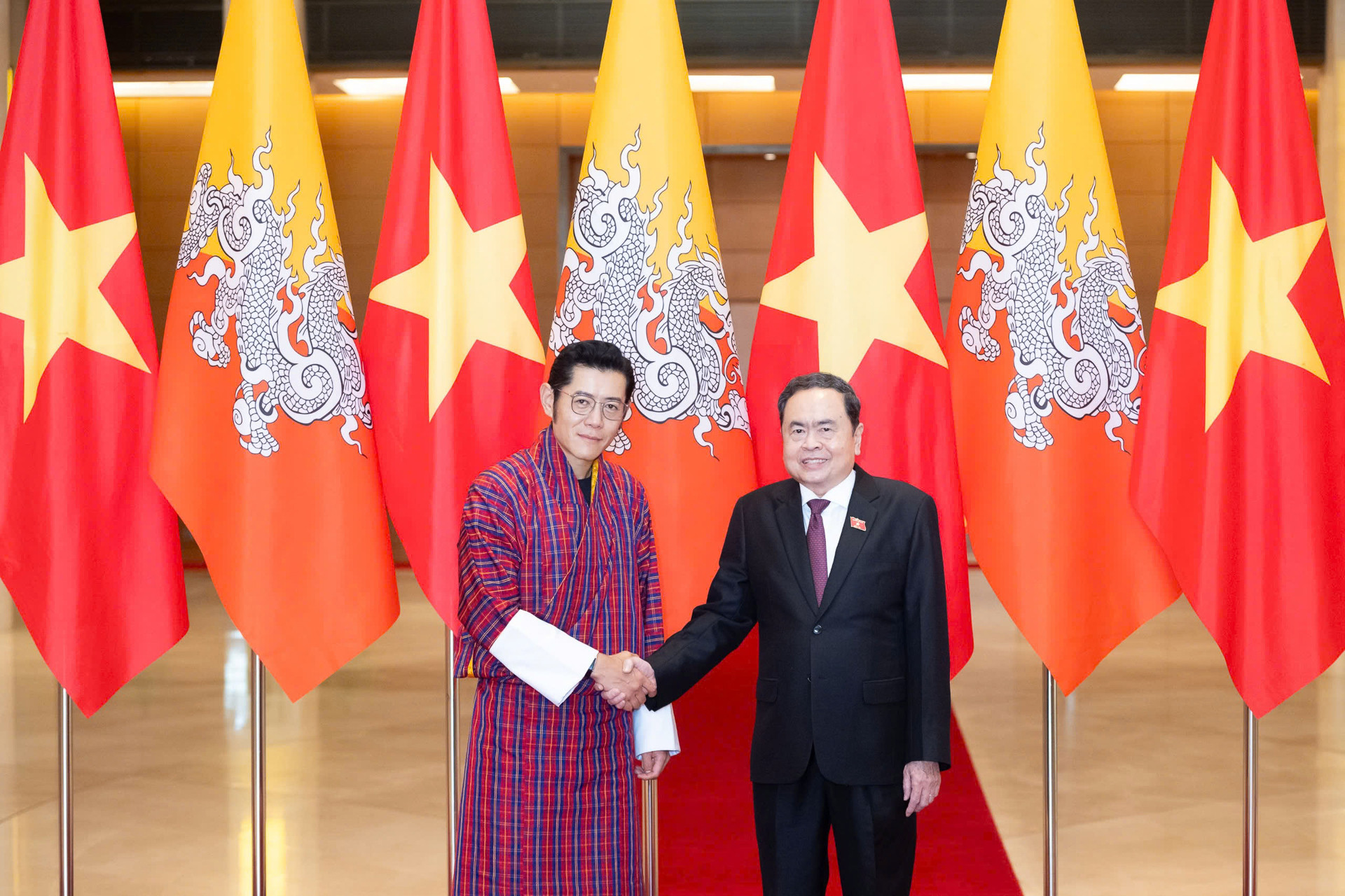 Jigme Khesar Namgyel Wangchuck Tran Thanh Man 7.jpg