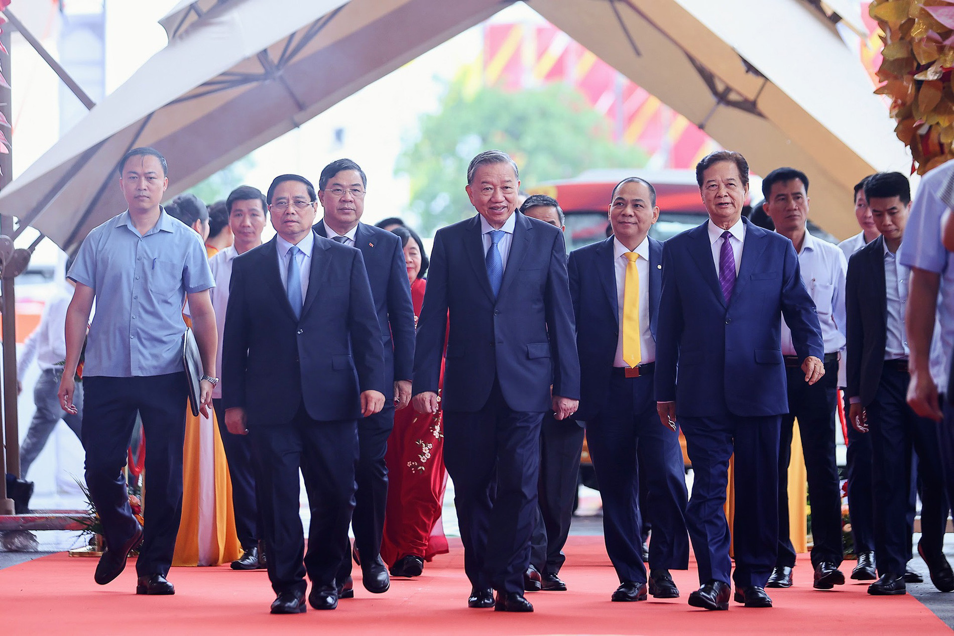 khai truong.jpg