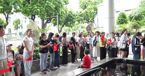 Ngàn người xúc động khi được trở về thời khắc thiêng liêng năm 1945