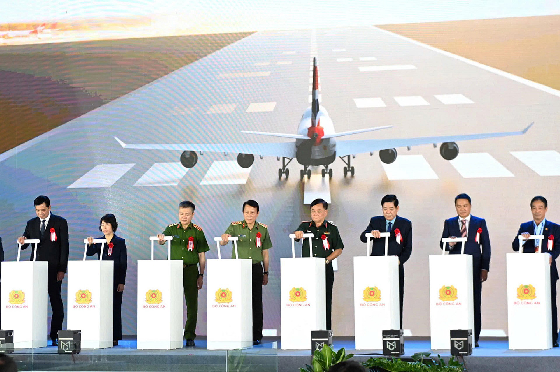 Ong Luong Tam Quang.jpg