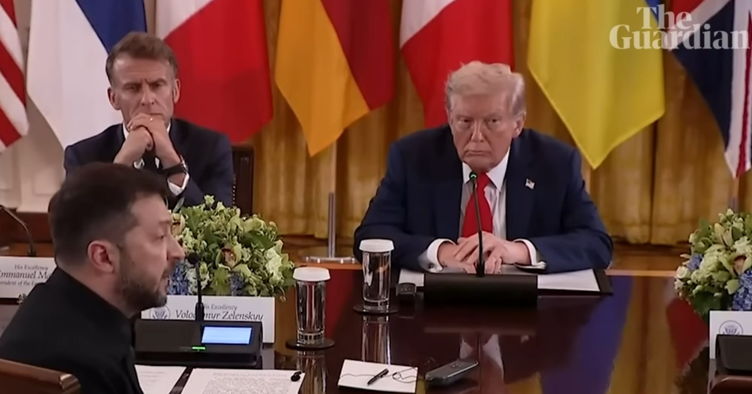 Ông Trump bị bắt gặp &amp;apos;nói thầm&amp;apos; với Tổng thống Pháp về ông Putin