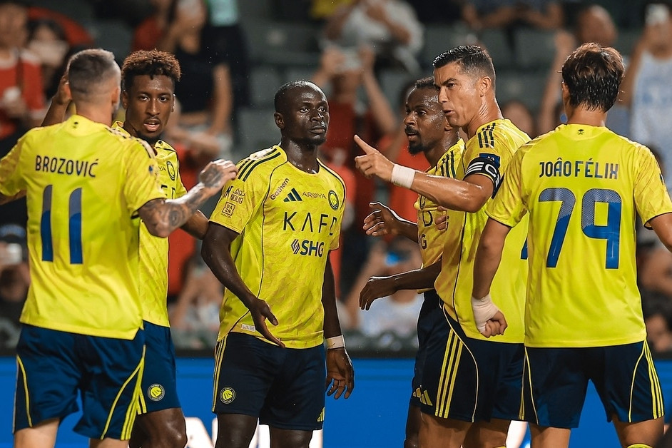 Ronaldo che mờ Benzema, Al Nassr vào chung kết Siêu cúp khó tin