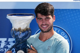 Sinner bỏ cuộc sau 23 phút thi đấu, Alcaraz vô địch Cincinnati Open