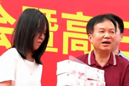 Trường tư gây tranh cãi vì thưởng tiền tỷ cho học sinh đỗ đại học danh giá