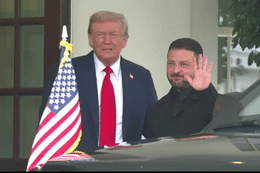 Video ông Trump chào đón, khen ngợi trang phục của ông Zelensky khi tới Nhà Trắng
