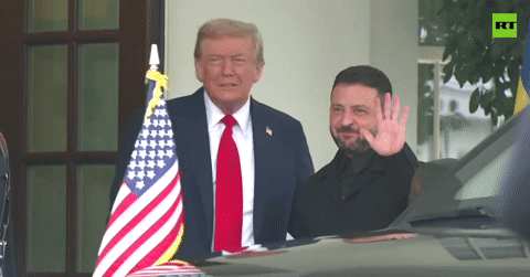 Video ông Trump chào đón, khen ngợi trang phục của ông Zelensky khi tới Nhà Trắng