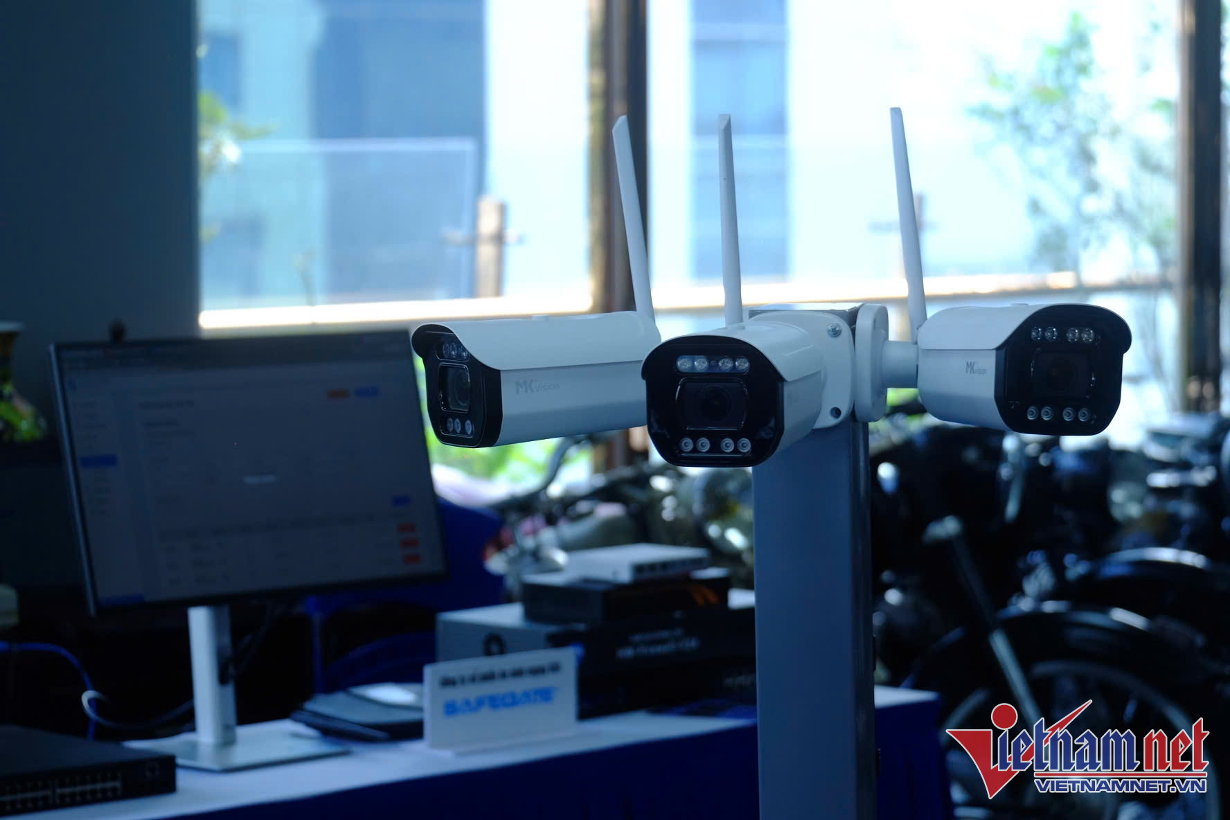 W-trien lam thuong mai cong nghe 01.jpg