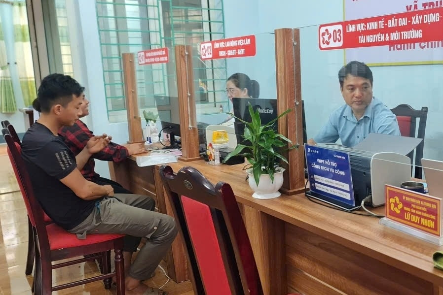 Xã miền núi Thanh Hóa thiếu nhân sự, cán bộ làm việc đến tận khuya