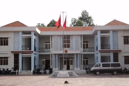 Bản tin trưa 2/8: Lý do một cán bộ 'bị khởi tố vẫn được bố trí làm việc'