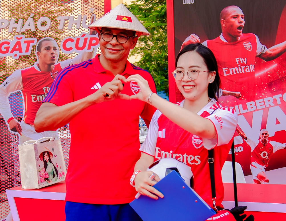 Gilberto Silva Arsenal 1.jpg
