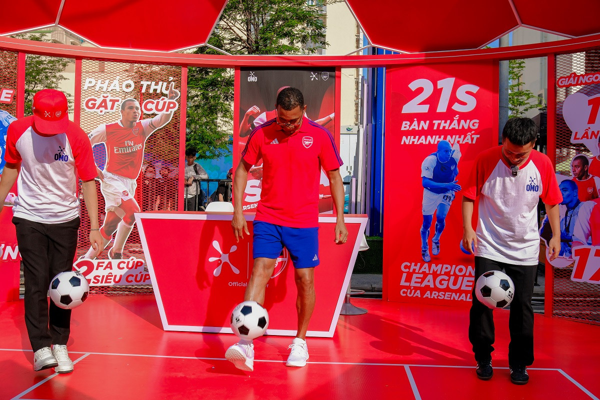 Gilberto Silva Tien Linh.jpg