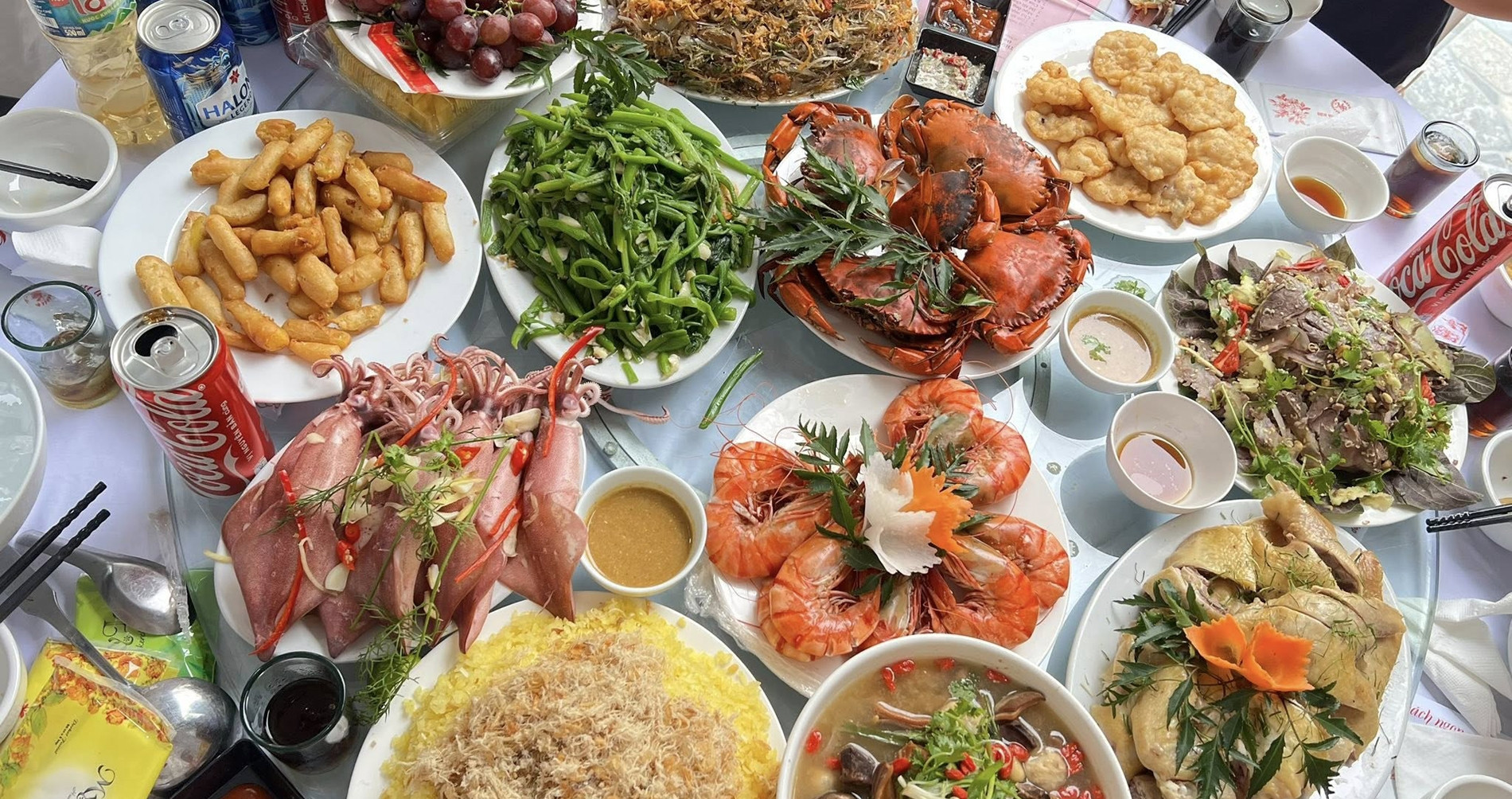 Mâm cỗ cưới "triệu view" ở Quảng Ninh hấp dẫn, ...