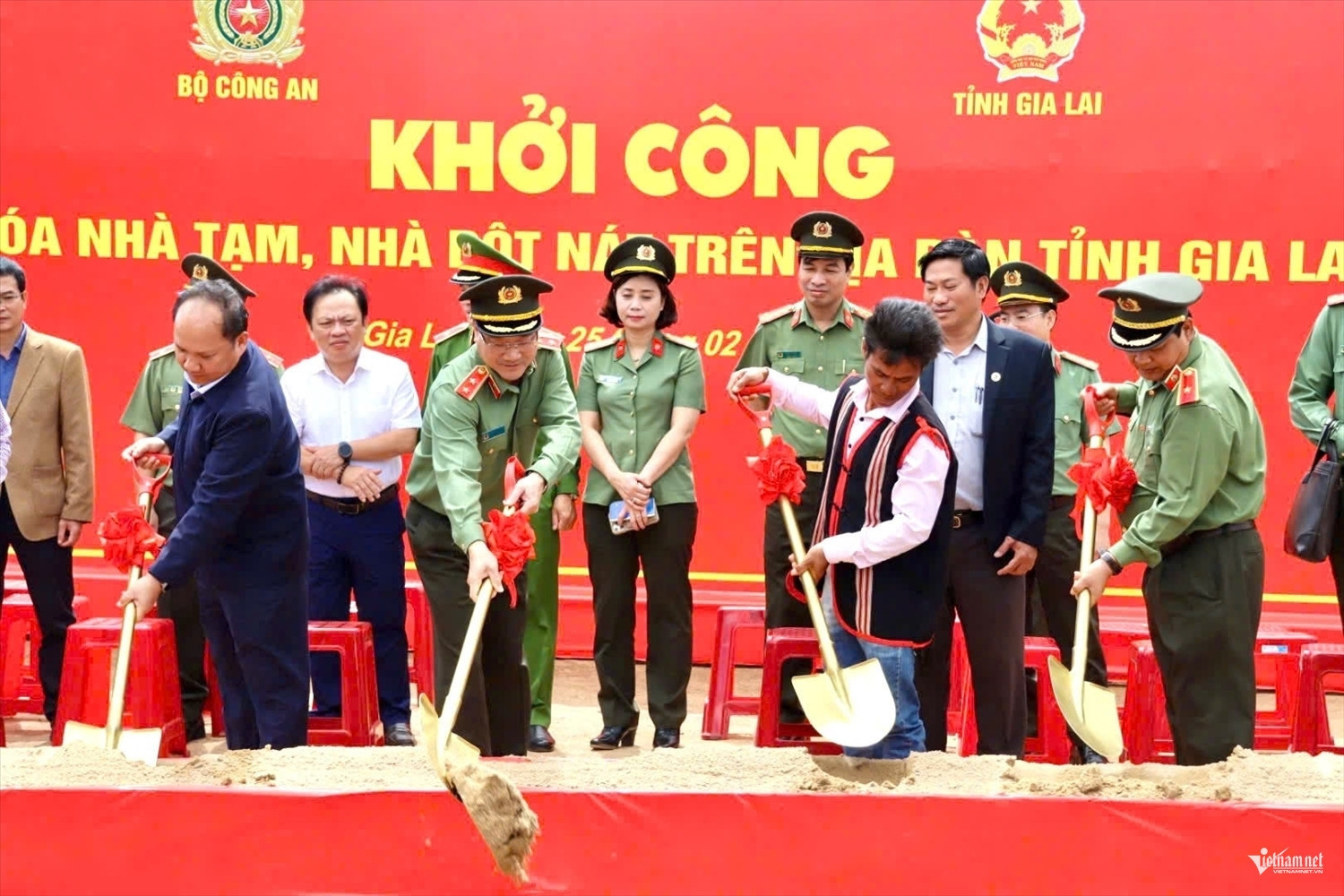 Món quà ý nghĩa lực lượng Công an tặng hàng vạn đồng bào Tây Nguyên trước mùa mưa