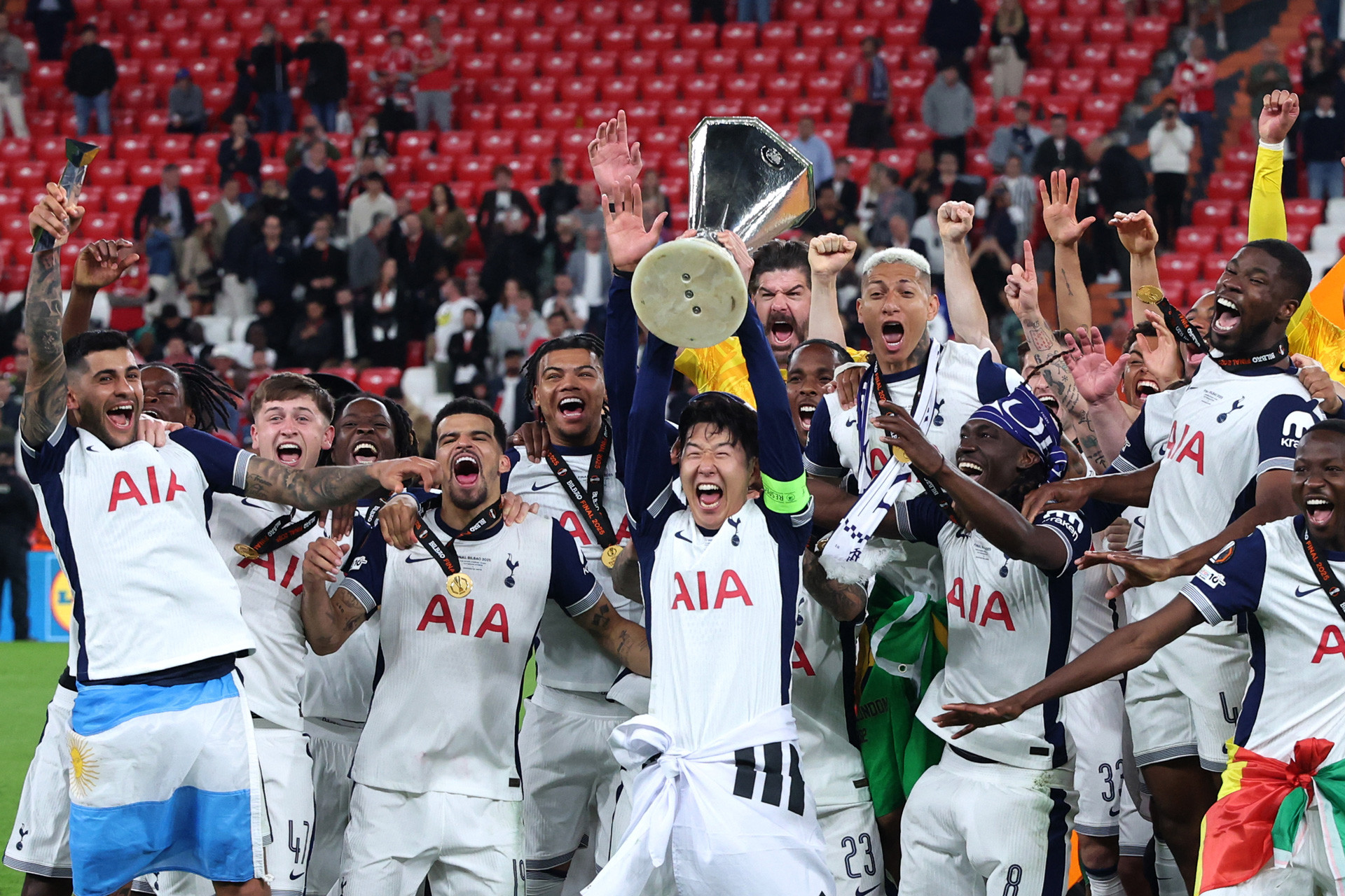 SpursOfficial - Son Heung Min Tottenham Europa League.jpg