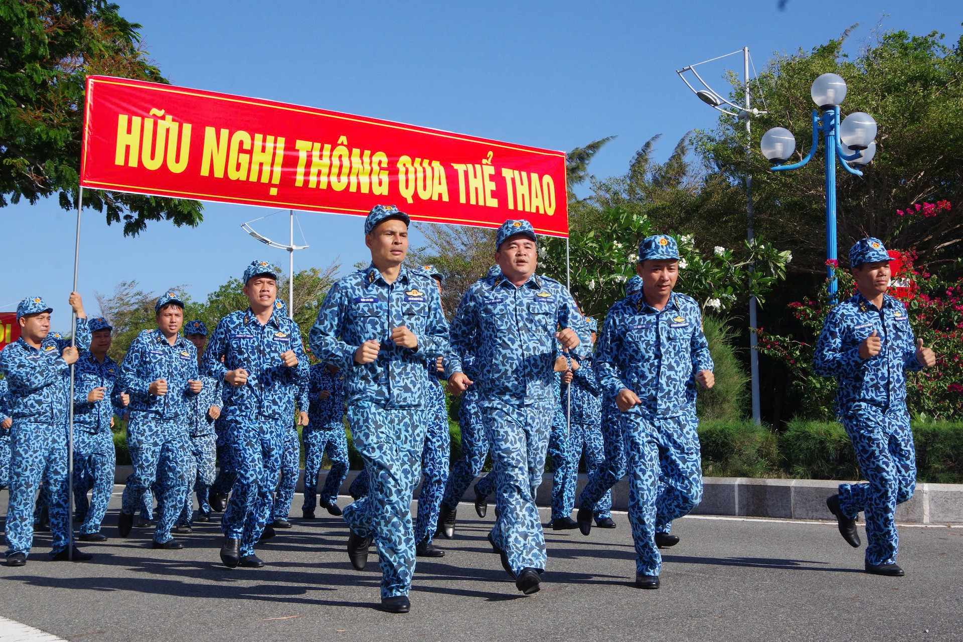 tàu ngầm rèn luyện 1.jpg