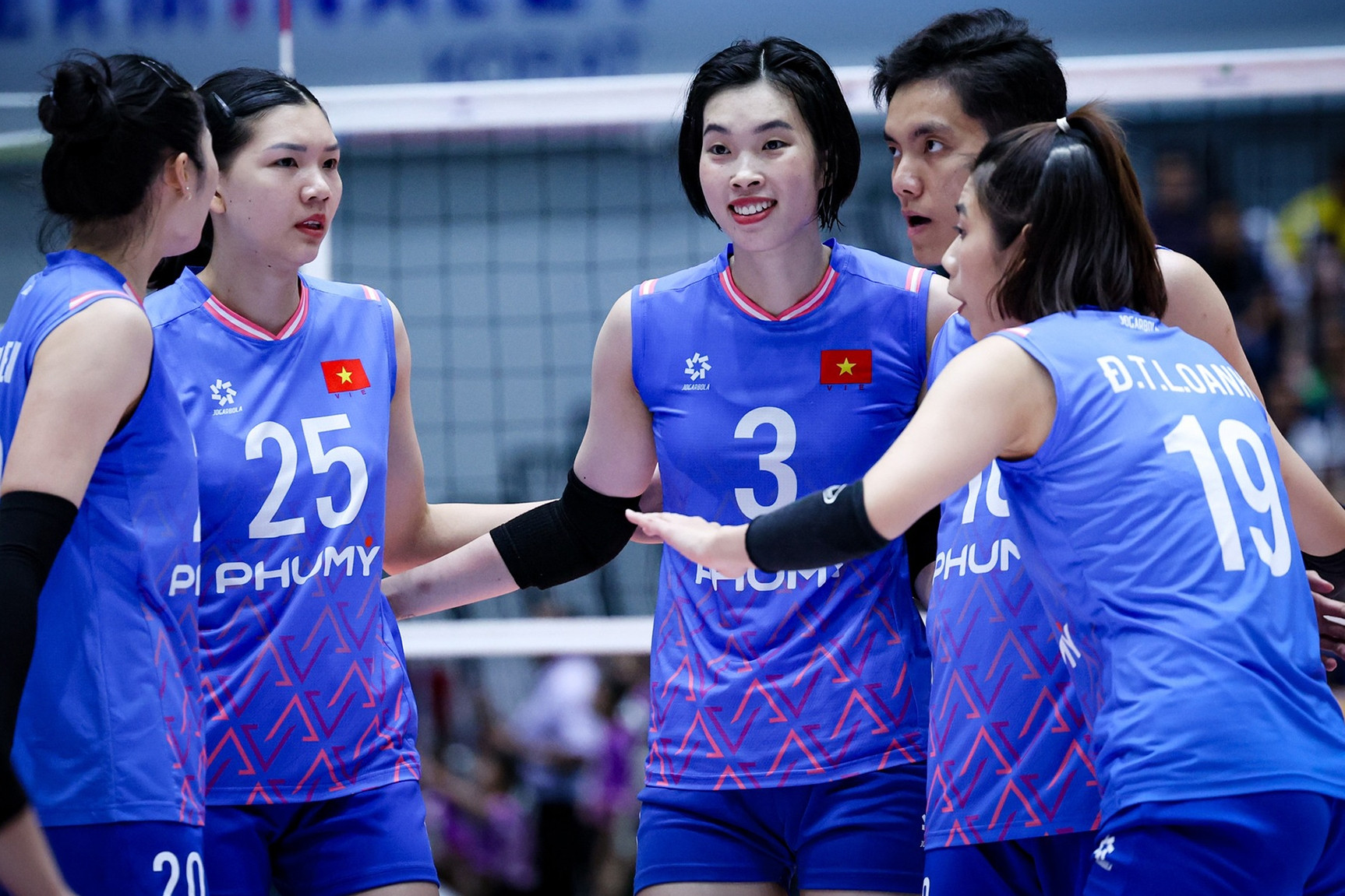 Thanh Thúy khiến người hâm mộ bóng chuyền Việt Nam thót tim