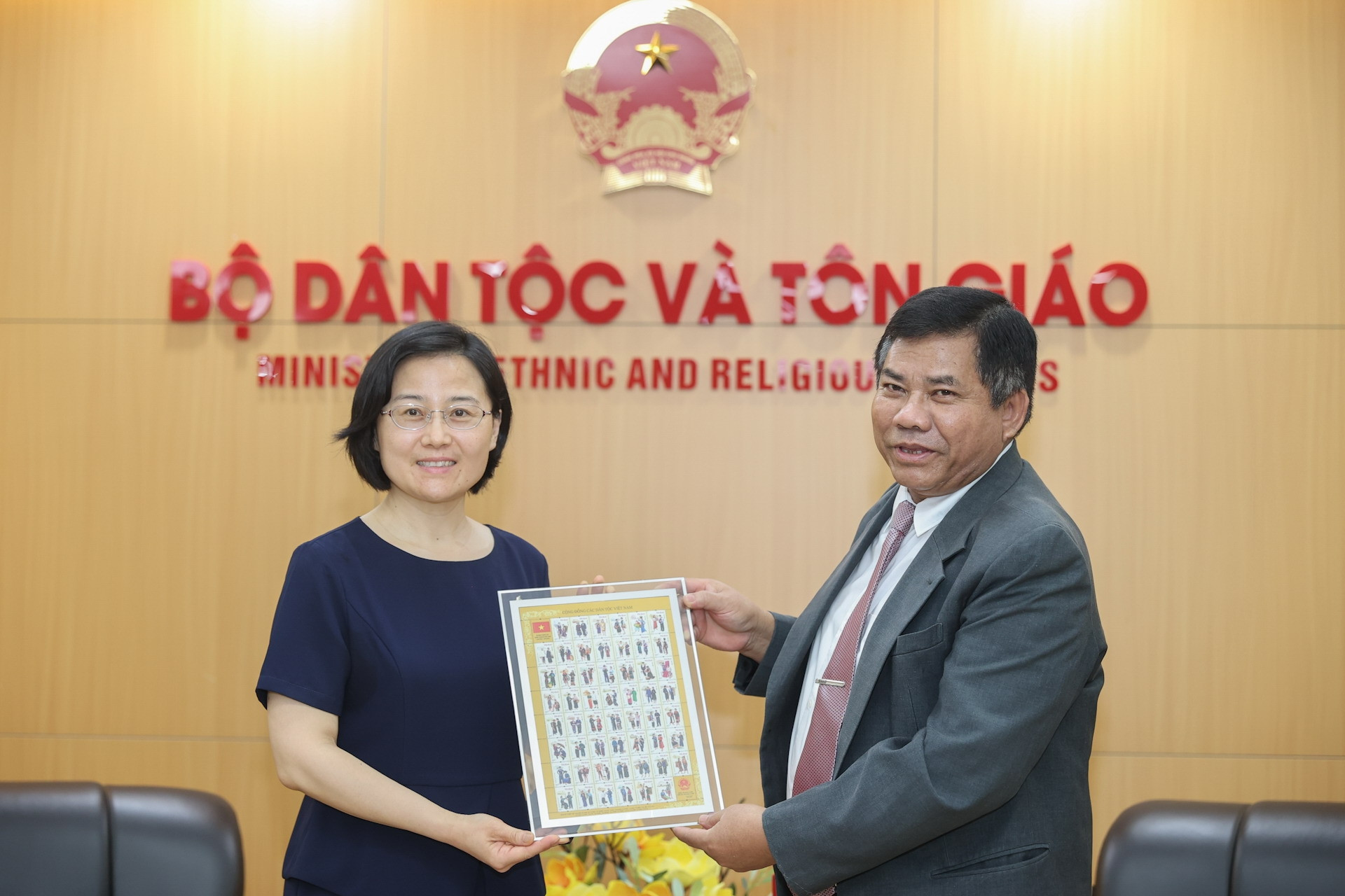 Thứ trưởng Y Thông tiếp xã giao đoàn Ủy ban Dân tộc Nhà nước Trung Quốc