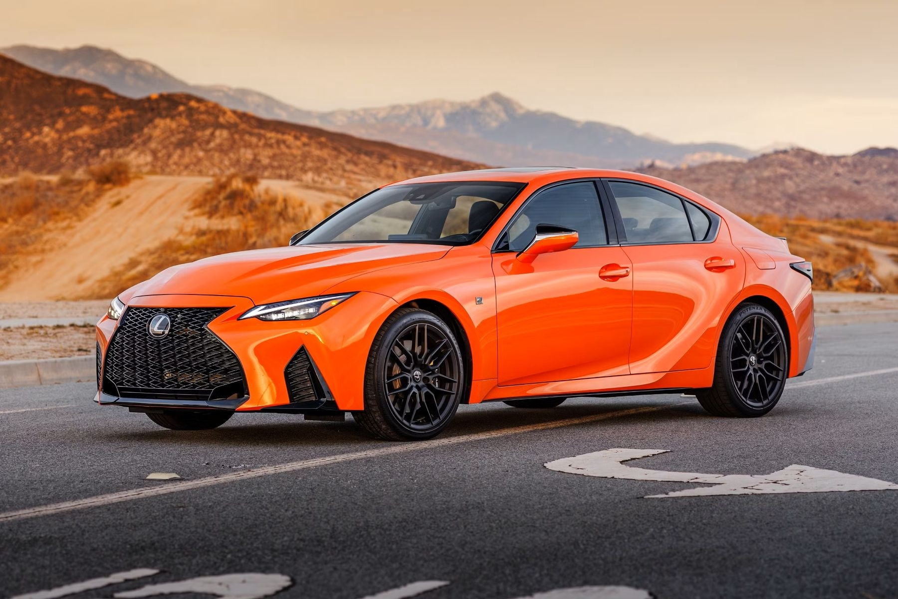 Thương hiệu xe sang Lexus ngừng sản xuất một loạt mẫu xe trong 3 tháng tới