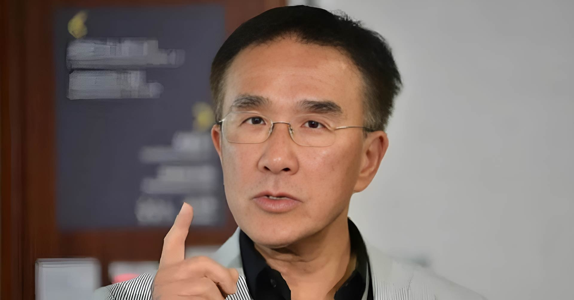 Tỷ phú gây tranh cãi khi phát ngôn "người nghèo...