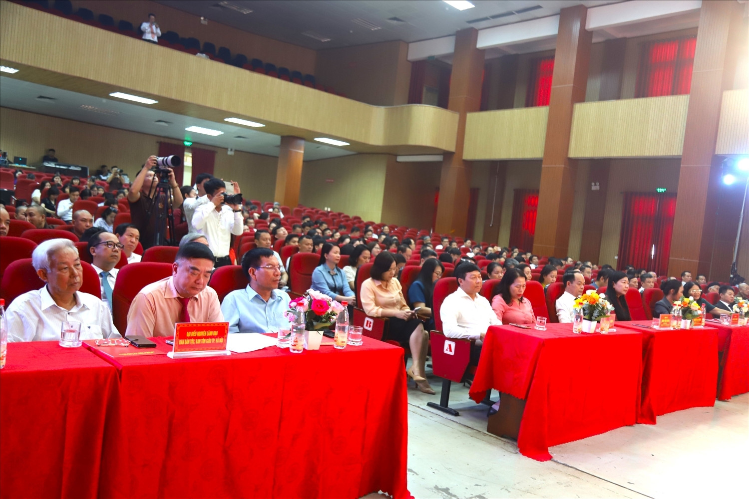 W-Thuy Hong anh 1.jpg