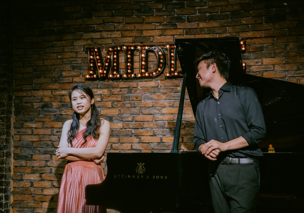 batch_Phúc & Hsin Chiao cùng dẫn chương trình.jpg