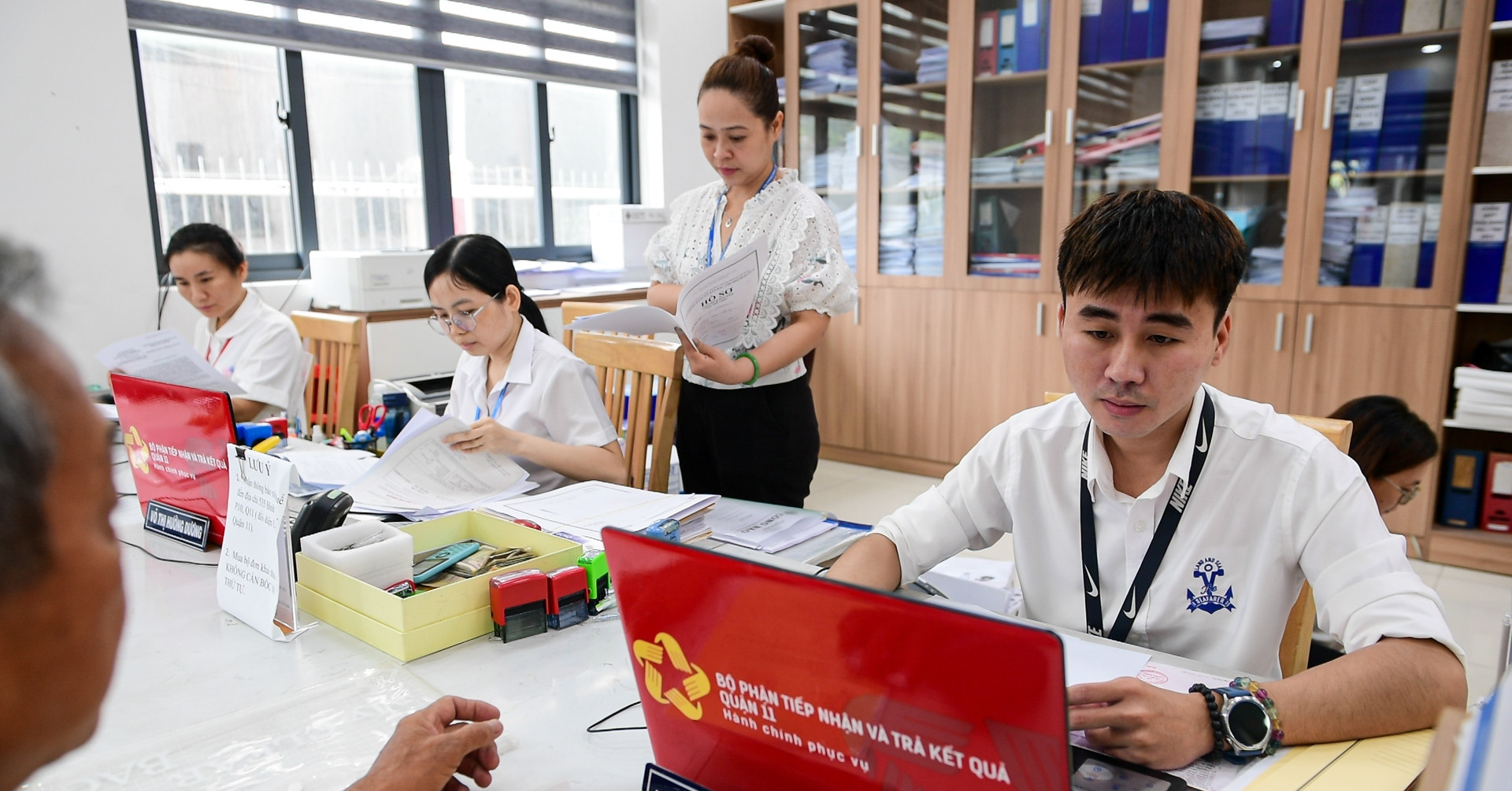 Bộ Nội vụ đề xuất cách xếp lương mới cho công chức vừa tuyển dụng