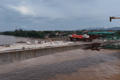 Hình ảnh khác lạ của cầu Phong Châu trước ngày hợp long
