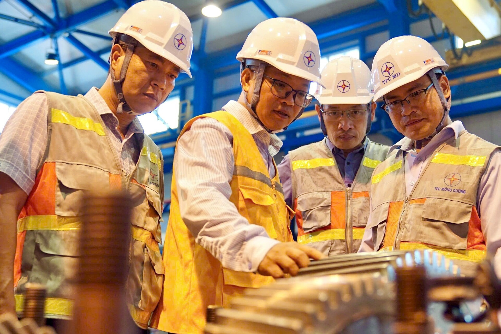 EVNGENCO3 tiếp sức người lao động trên công trường đại tu tổ máy S1