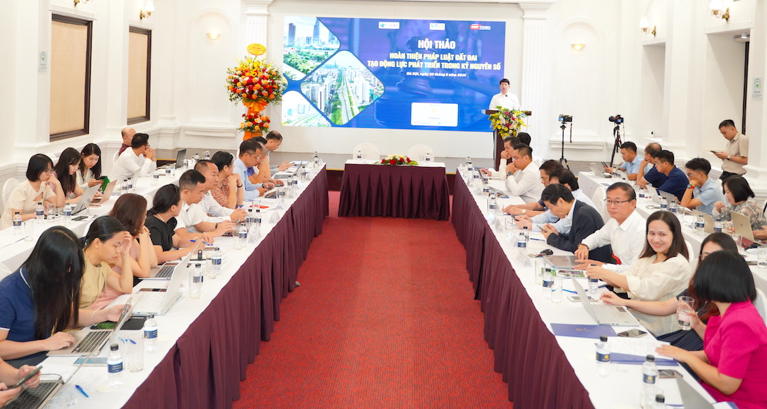hoi thao sua luat dat dai vietnamnet.JPG