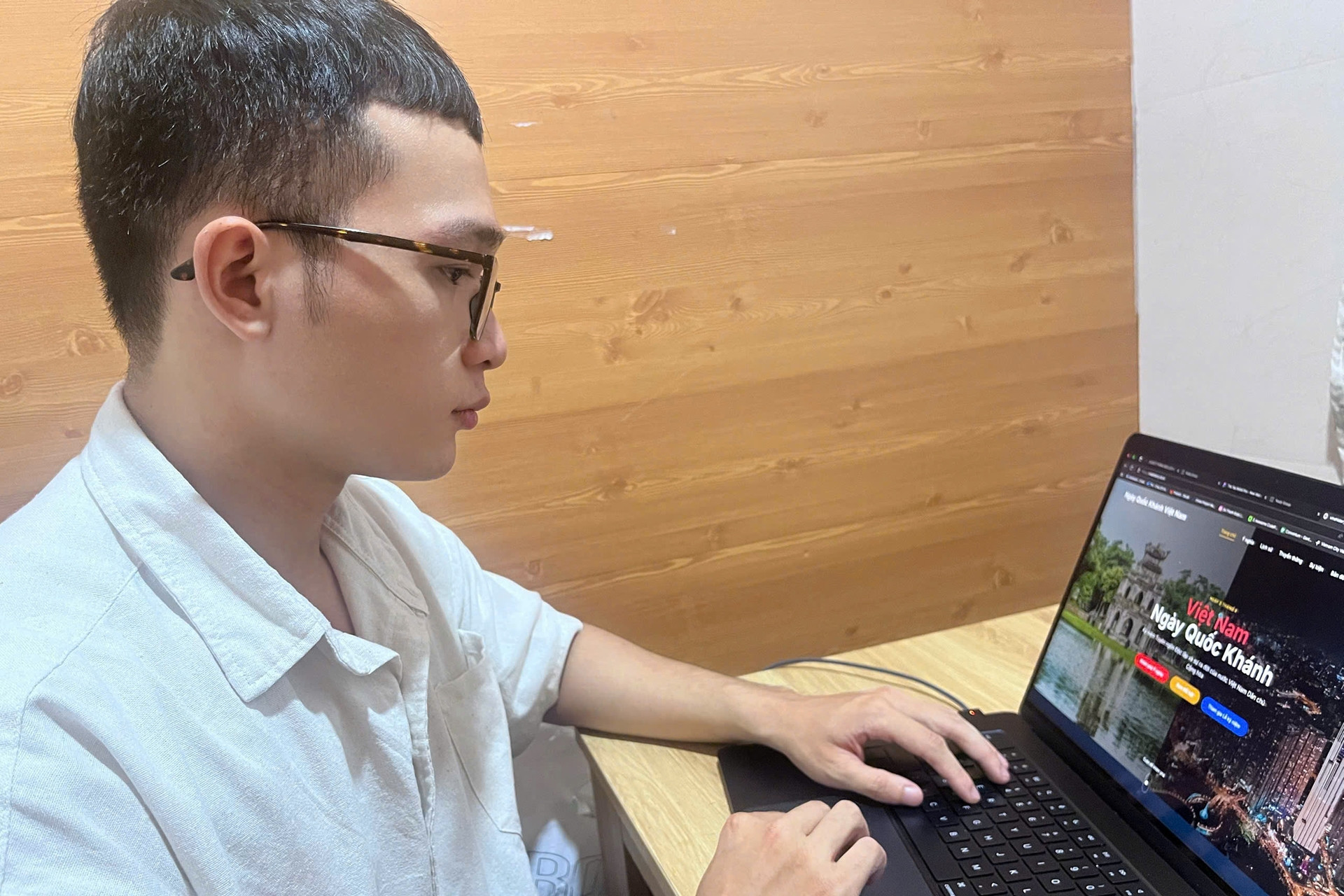 Người trẻ “thắp lửa” tự hào Việt Nam trên không gian số