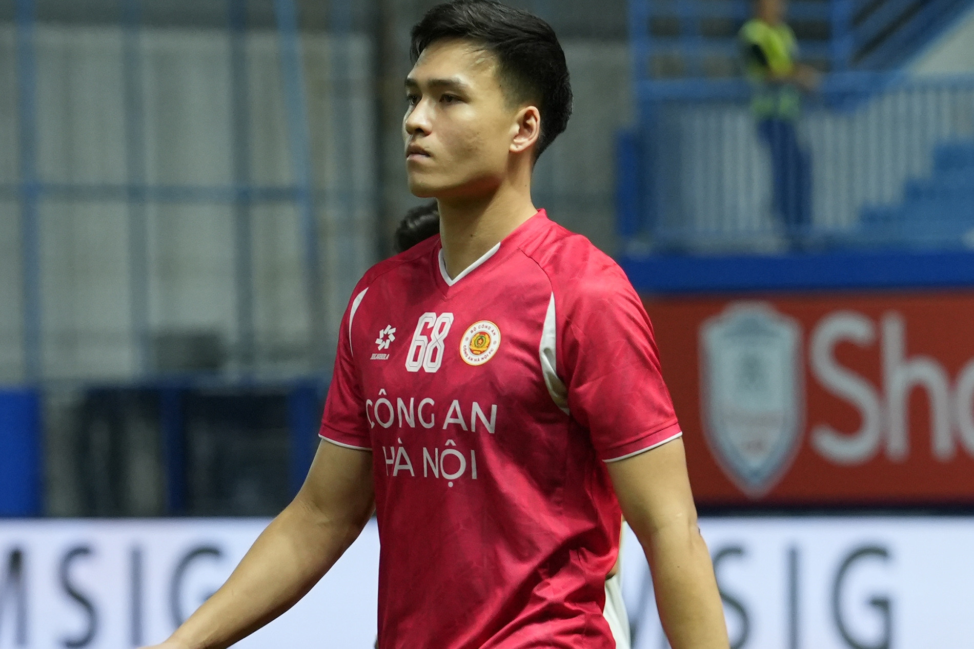 Trung vệ CAHN nhập viện cấp cứu ở trận thua BG Pathum