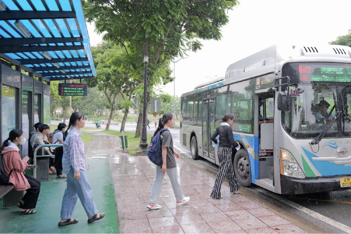 Tuyến xe buýt 61 77 Bình Dương-TP.HCM đạt 6.000 lượt khách sau 1 tháng vận hành