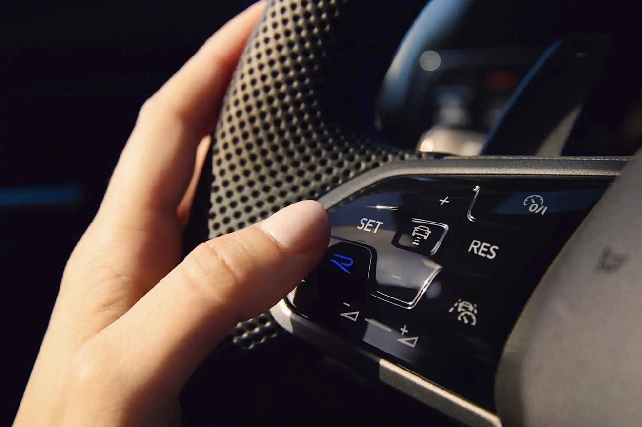 Volkswagen bị kiện do nút bấm cảm ứng quá nhạy, gây mất an toàn cho người lái