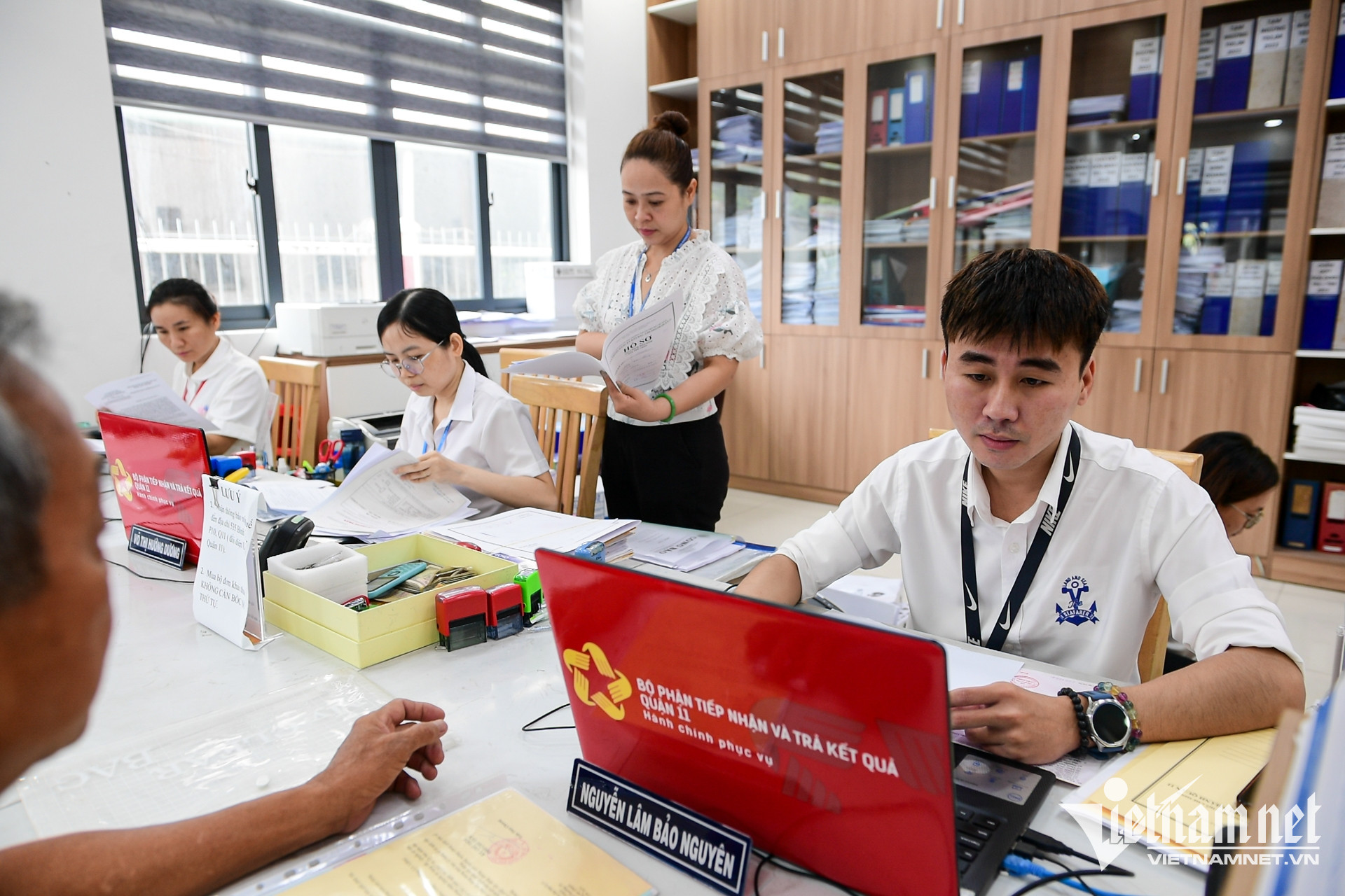 W-thủ tục hành chính TPHCM   Nguyễn Huế 13.jpg