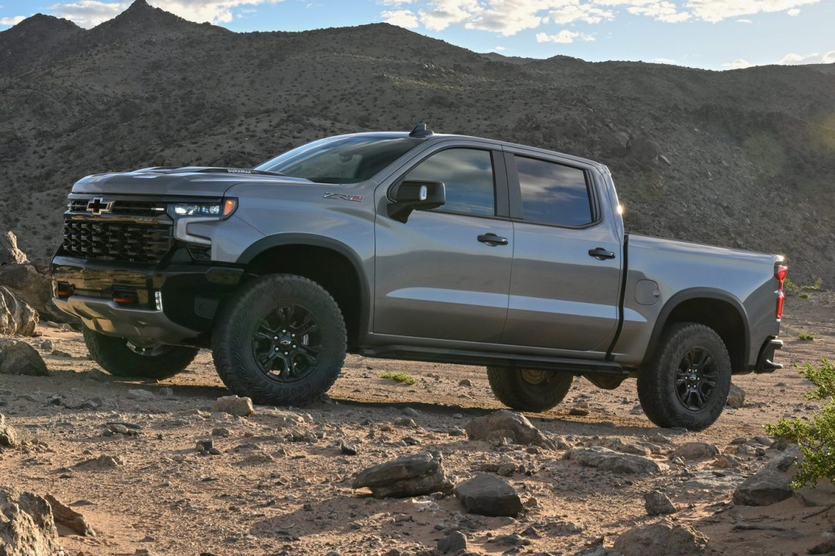 2024 Chevrolet Silverado 1500 ZR2 Press Photos Exterior 004 side front three quarters 1200x800.jpg