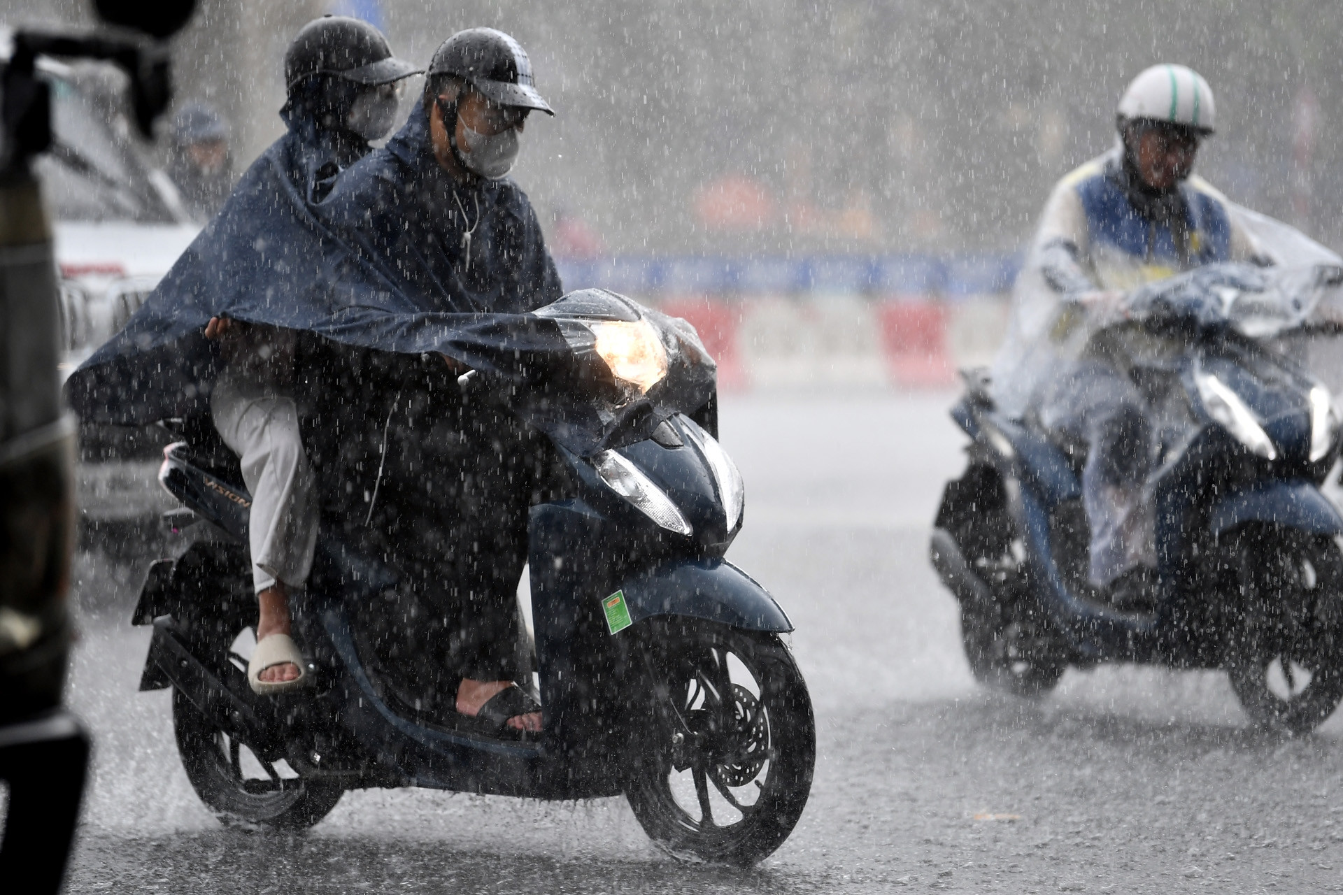 Dự báo thời tiết 22/8/2025: Miền Bắc mưa lớn ở vùng núi, Hà Nội nắng gián đoạn