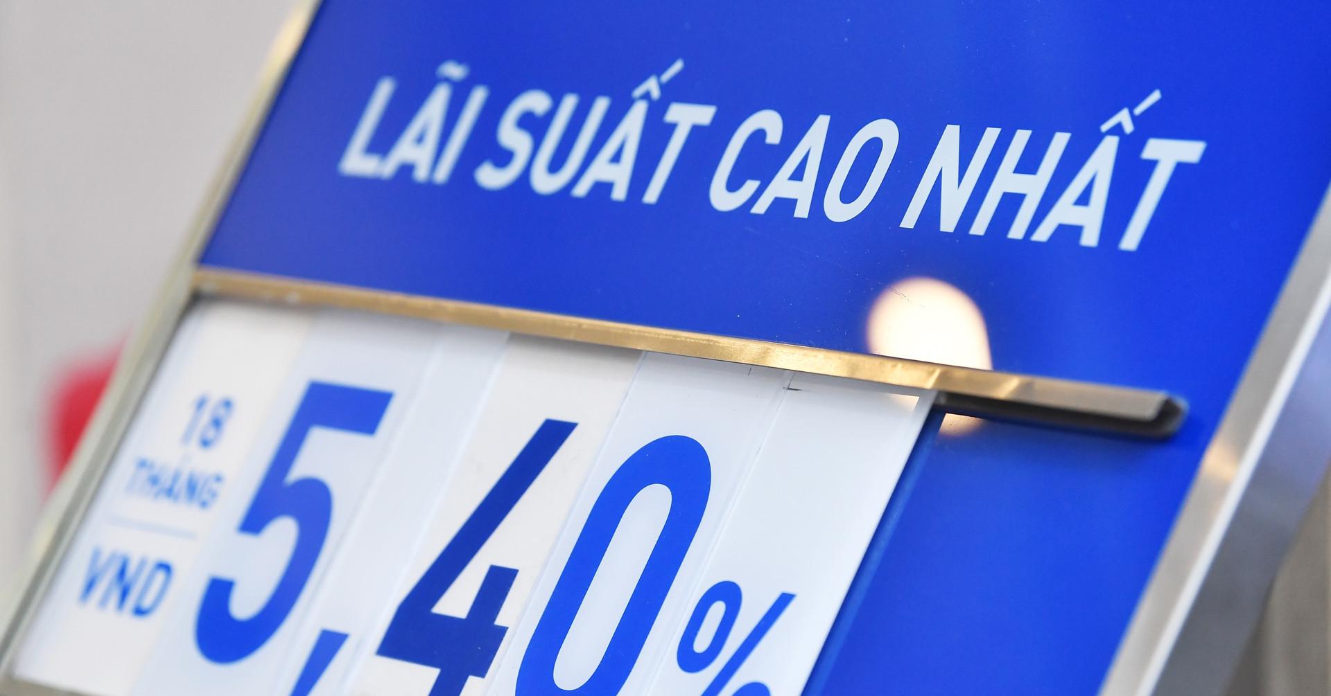 Lãi suất ngân hàng hôm nay 21/8/2025: Nhà băng đua nhau tặng lãi suất cho khách