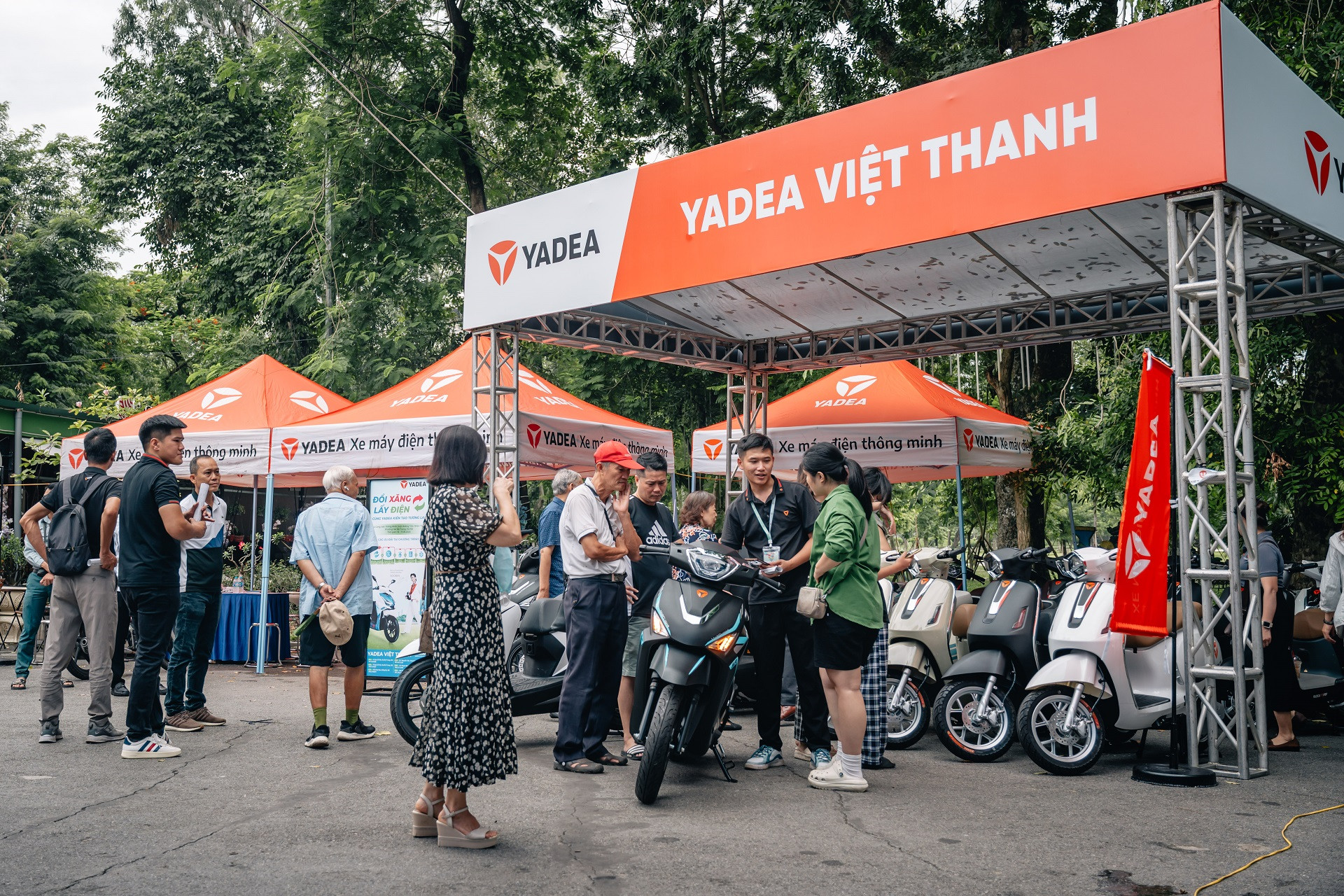 Điều tạo nên sức hút đặc biệt của sự kiện ‘Đổi xe xăng lấy xe máy điện’ ở Hà Nội