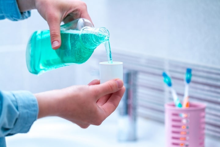 Bị phát hiện chứa chất không có trong công bố, lô nước súc miệng bị thu hồi