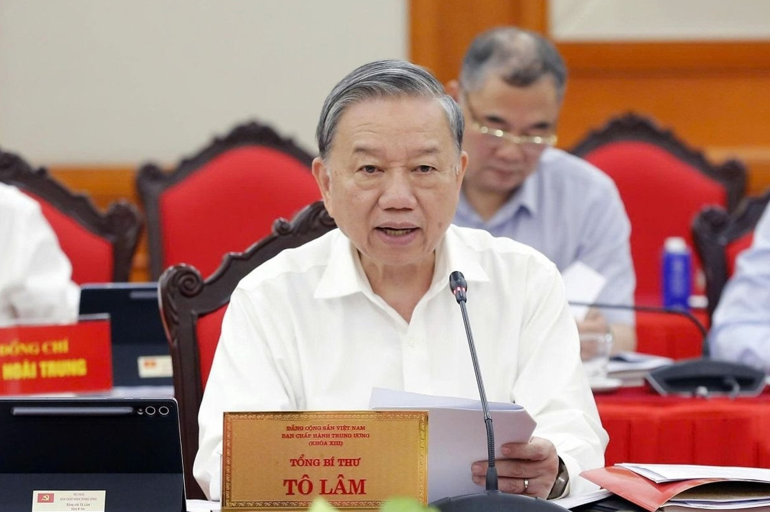 Bộ Chính trị cho ý kiến về đề án nhân sự Đại hội Đảng bộ Hà Nội, TPHCM