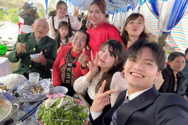 Cô giáo Nhật về Hà Tĩnh làm dâu, bất ngờ với món nóng hổi trên mâm cỗ cưới