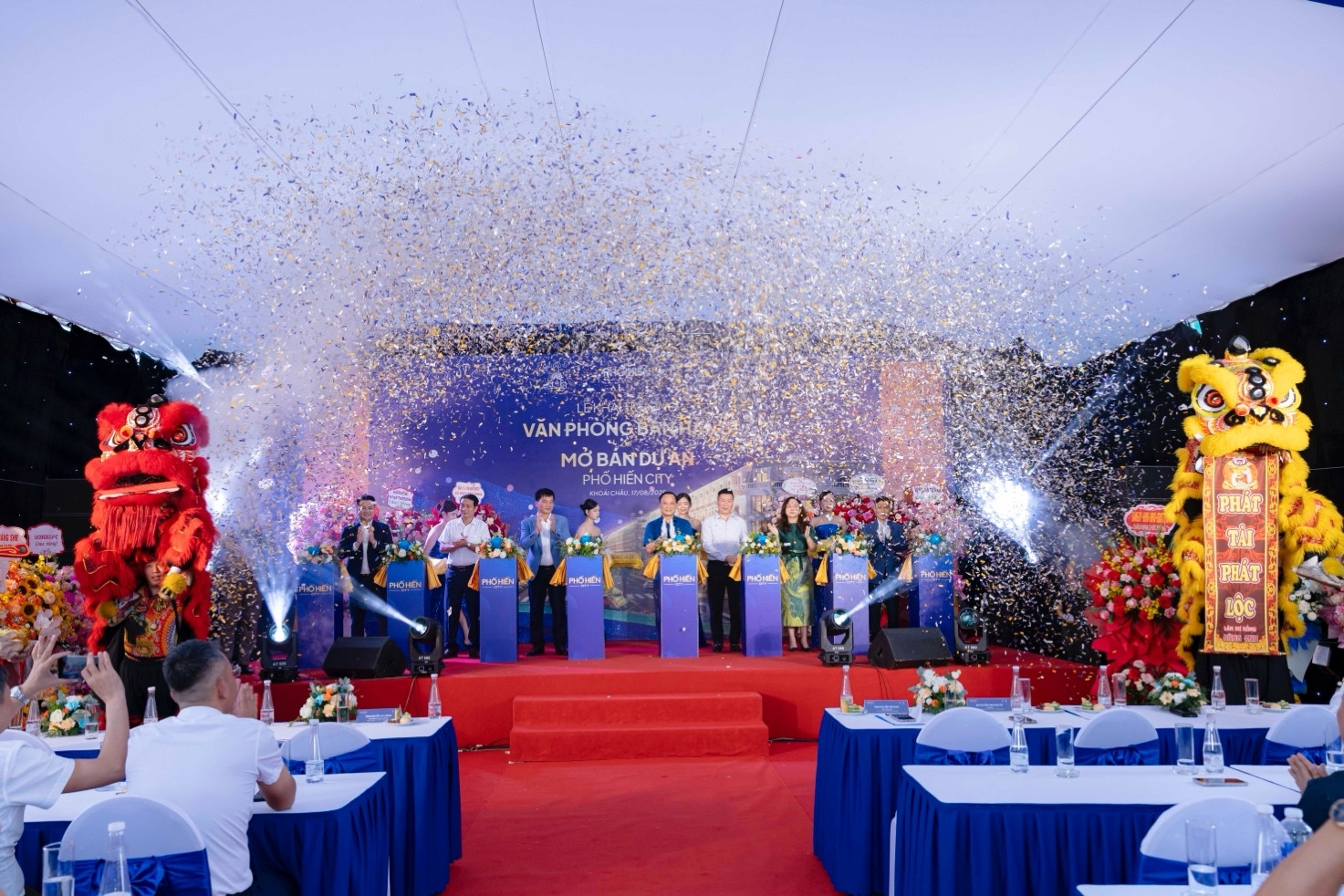 Gần 500 khách hàng nhận quà tặng tại lễ khai trương và mở bán Phố Hiến City