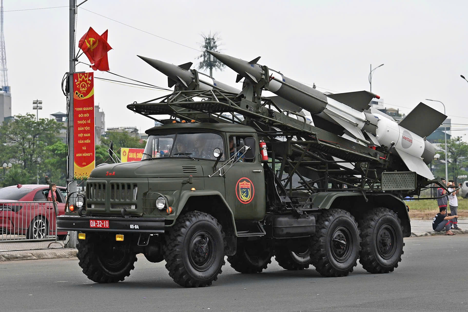 Hình ảnh xe tăng, tên lửa, pháo phản lực trùng trùng tiến về Quảng trường Ba Đình