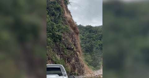 Khoảnh khắc sạt lở núi kinh hoàng ở Sơn La, nhiều người thoát nạn trong gang tấc