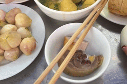 Nàng dâu Nam Bộ lần đầu ăn cỗ cưới ở miền Bắc, bất ngờ thấy món lạ trên mâm