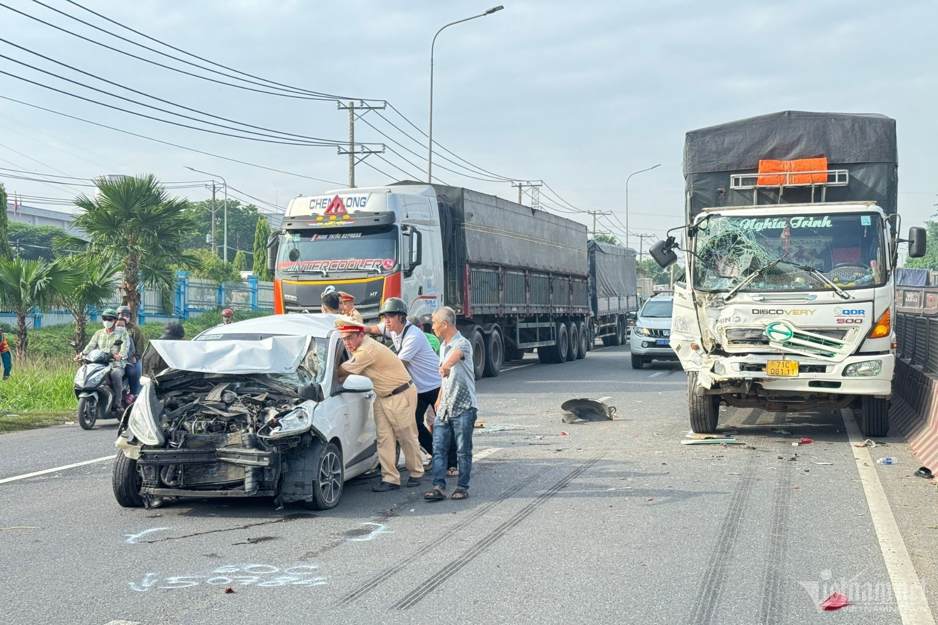 Phó Thủ tướng: Nghiên cứu bổ sung phạt lao động công ích khi vi phạm giao thông