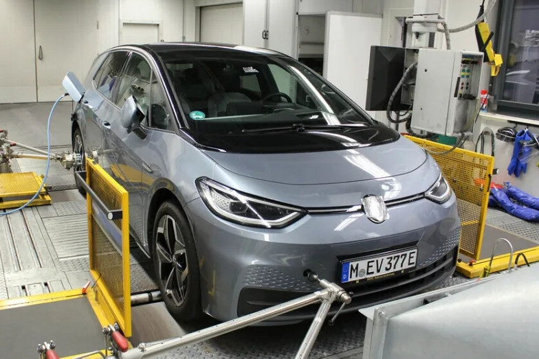 Quy định gây tranh cãi của Volkswagen khi 'khóa' động cơ, bắt khách hàng trả phí