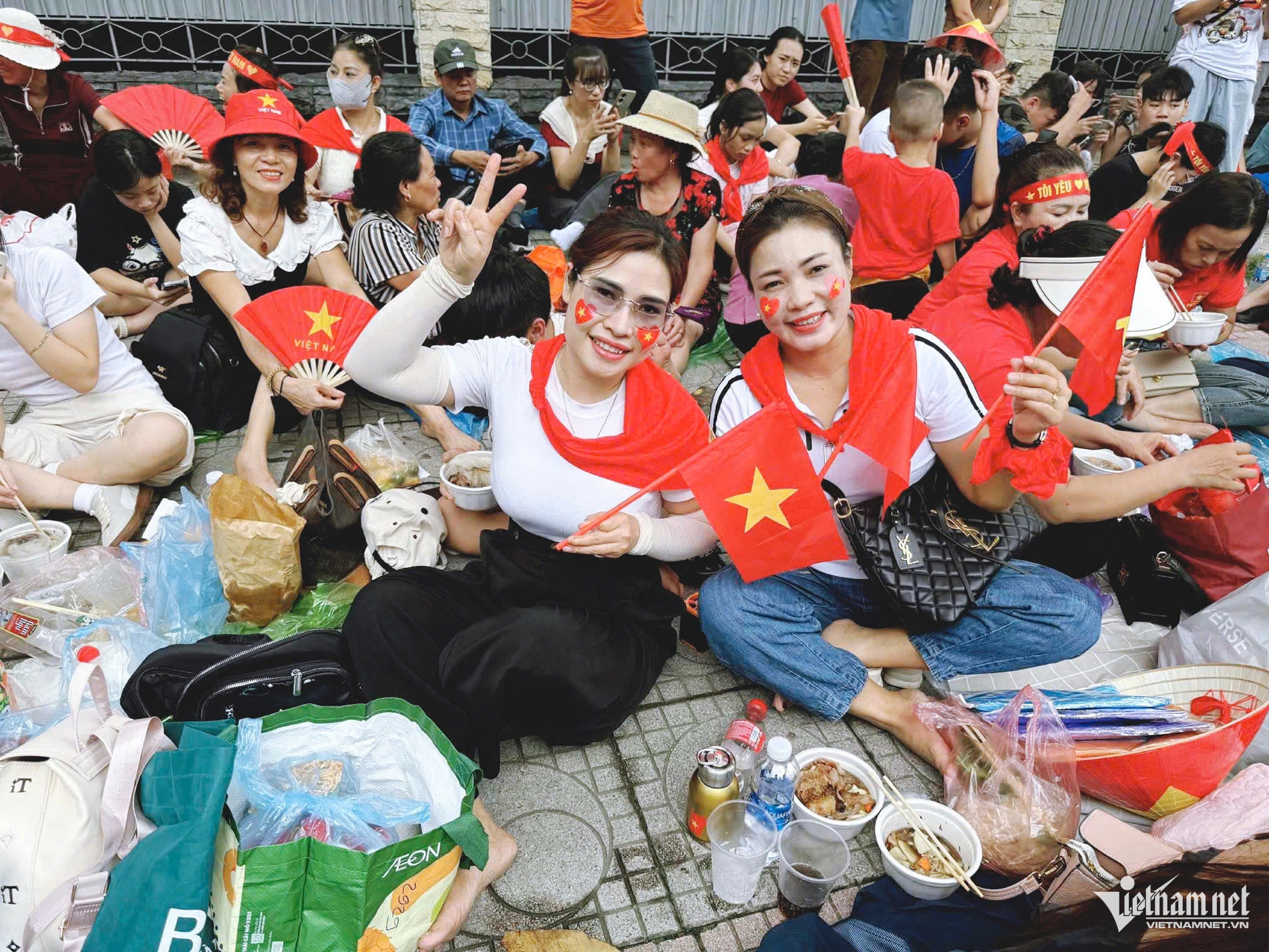 W-khach di xem dieu binh 3.jpg