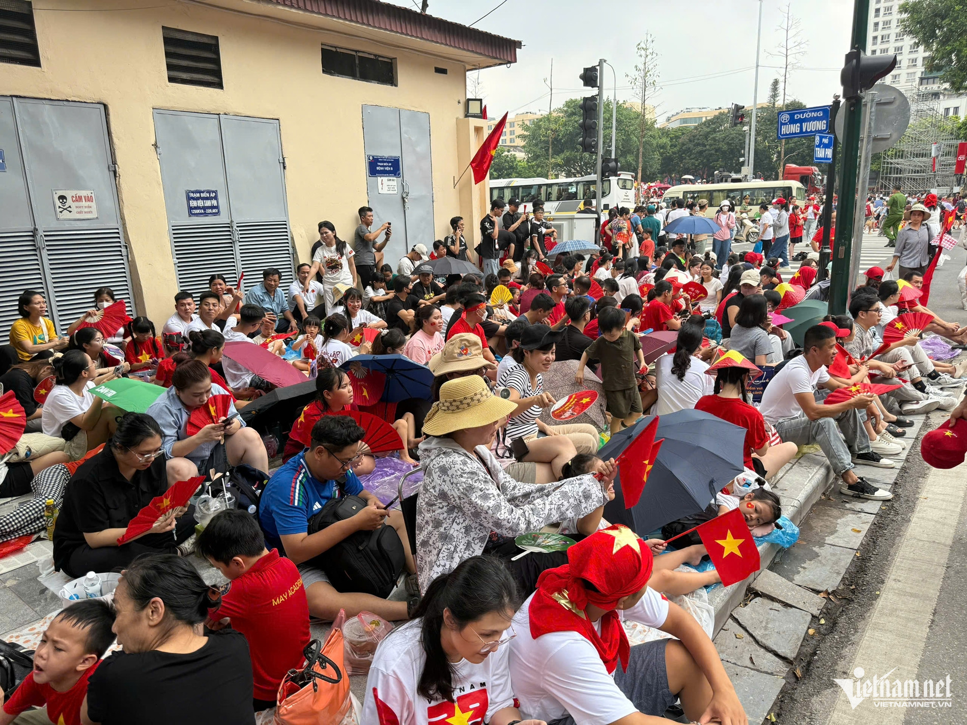 W-khach di xem dieu binh 4.jpg